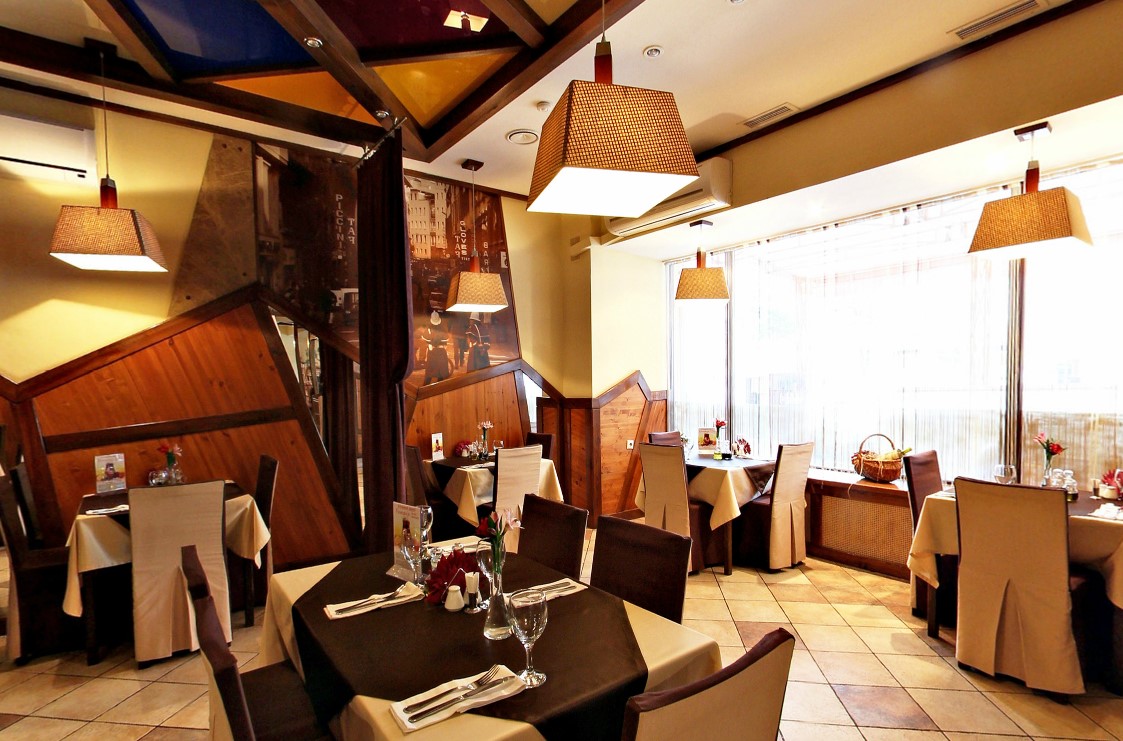 фотоснимок помещения для мероприятия Рестораны «Итальянский Дворик» – «Третий» на 2 зала мест Краснодара