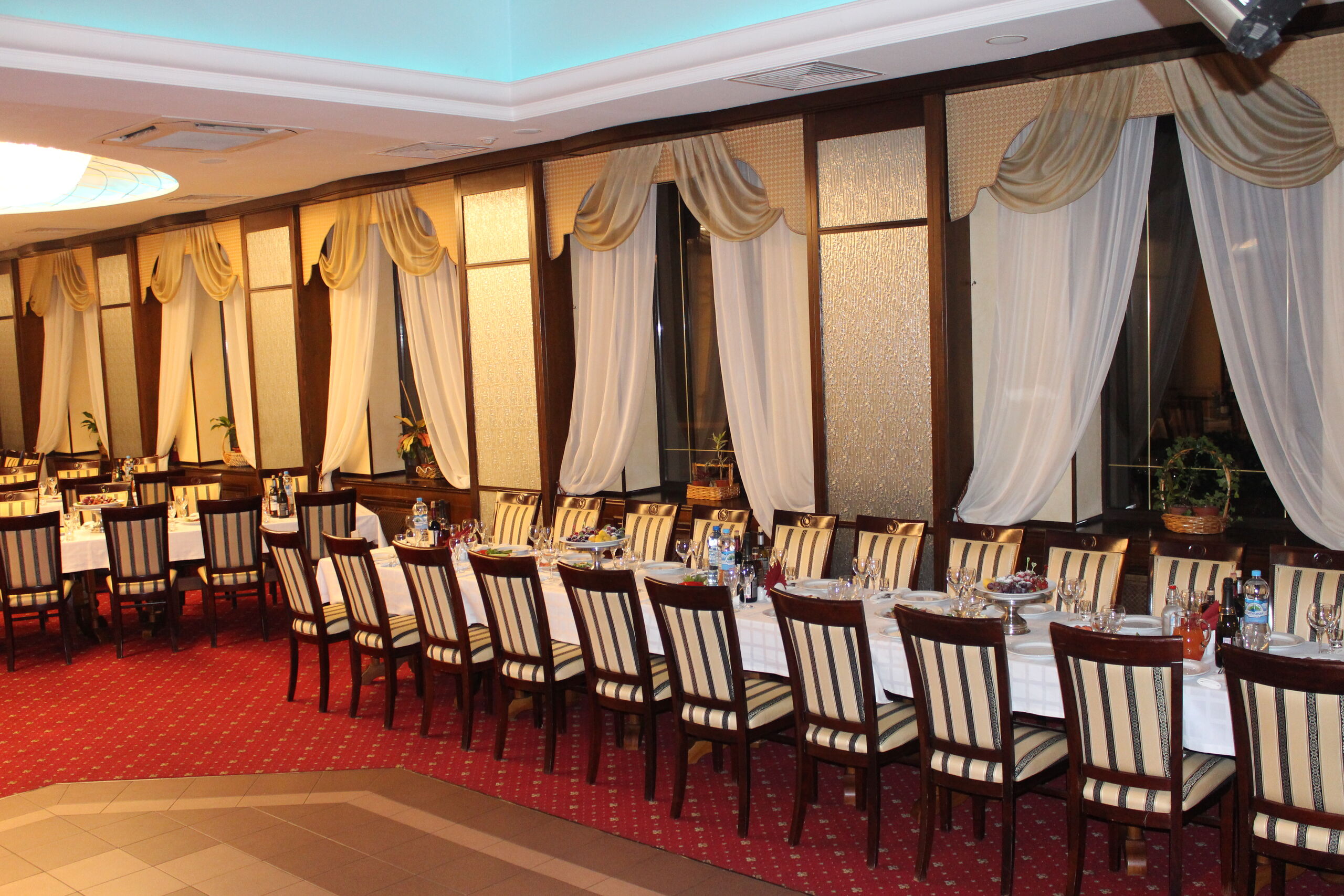 фотка зала для мероприятия Пивные рестораны Альтштадт  Brauhaus на 2 мест Краснодара
