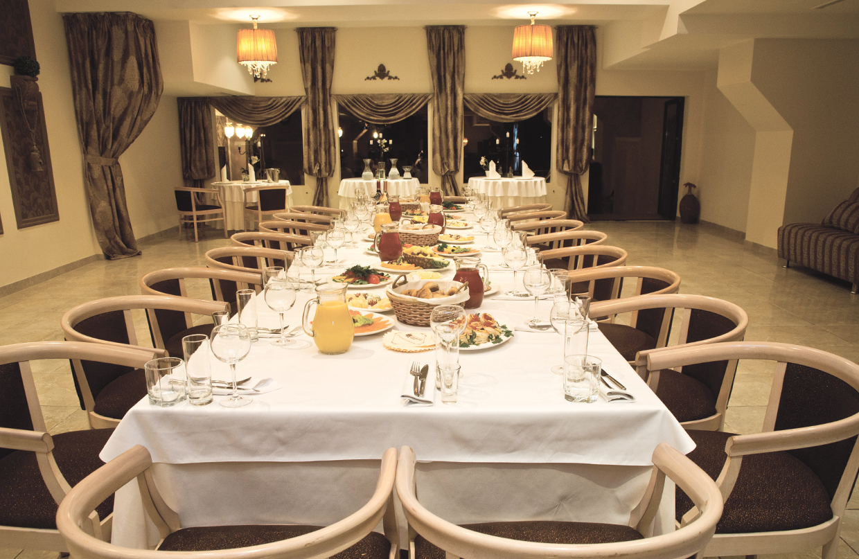 вид зала для мероприятия Рестораны Итальянский Дворик Большой на 4 мест Краснодара